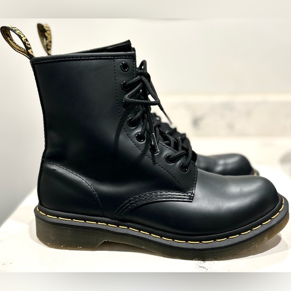 NWOT Dr. Martens 1460 Boot Women’s Size: 8 Color: Black - Picture 3 of 13